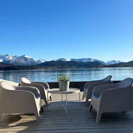 Seaside With View Of The Sunnmore Villaer *