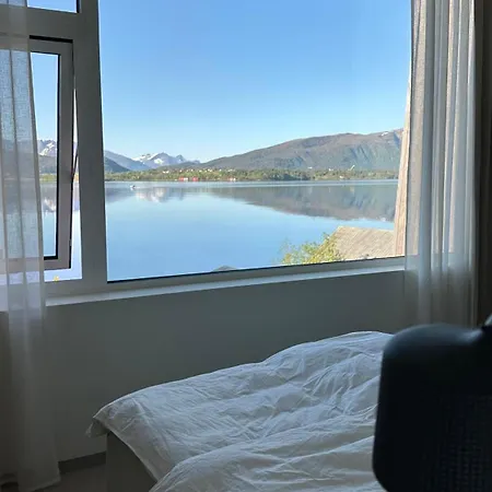 Seaside With View Of The Sunnmore Villa