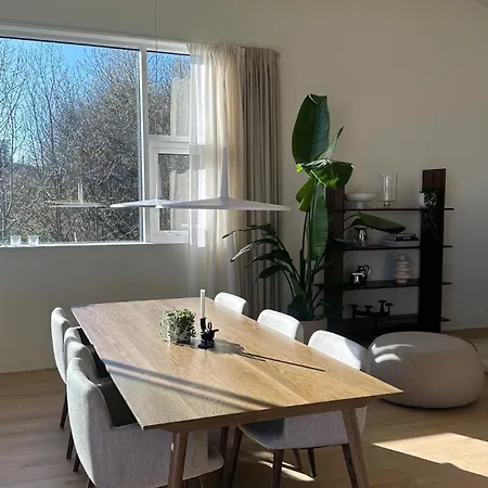 Villa Seaside With View Of The Sunnmore Ålesund