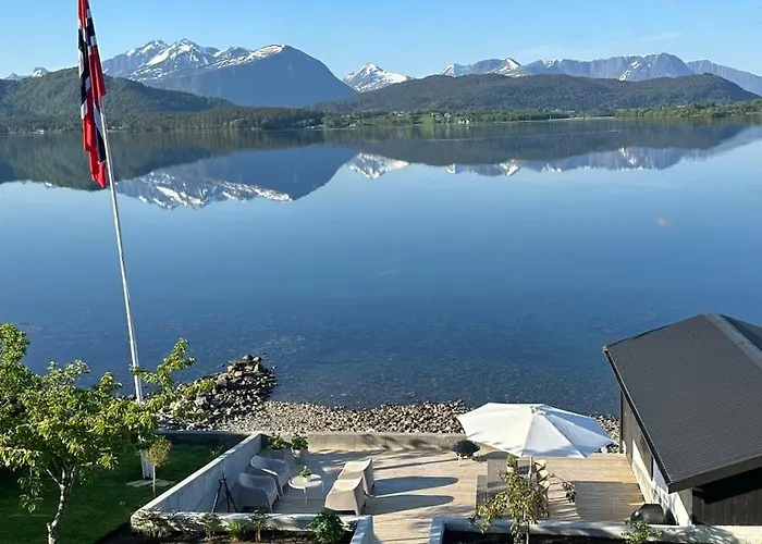 Seaside With View Of The Sunnmore Villa Ålesund