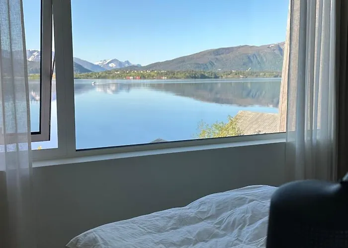 Seaside With View Of The Sunnmore Villa